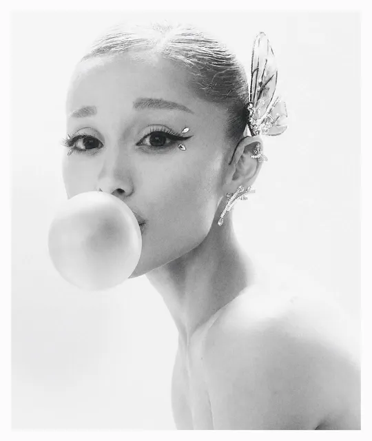 Ariana Grande — Instagram 4