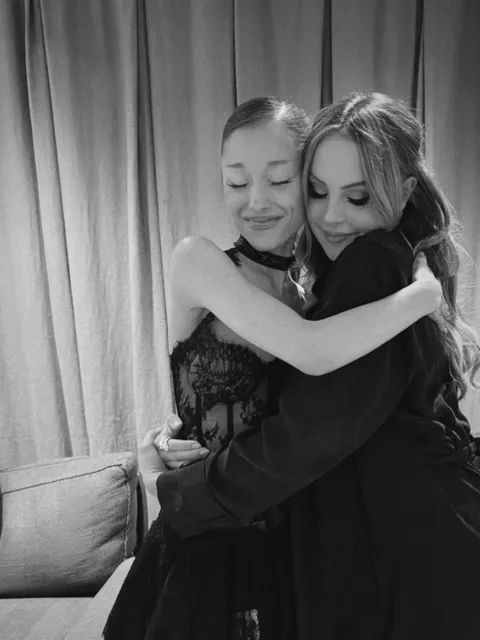 Ariana Grande — Instagram 6