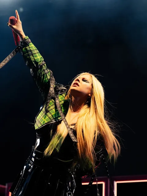 Avril Lavigne — Instagram 3