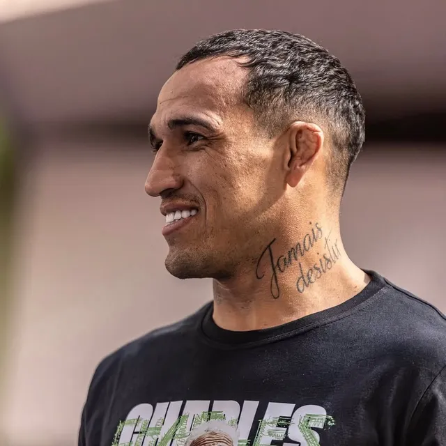 Charles Oliveira — Instagram 6