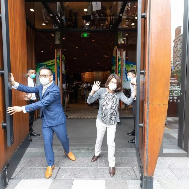 Howard Schultz — Instagram 5