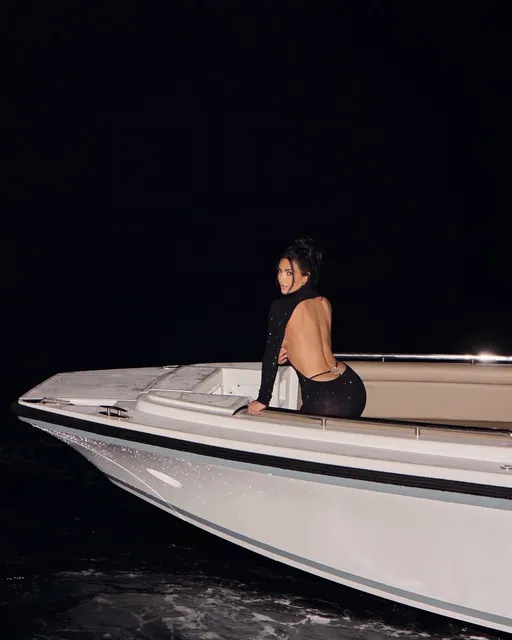 Kim Kardashian — Instagram 5