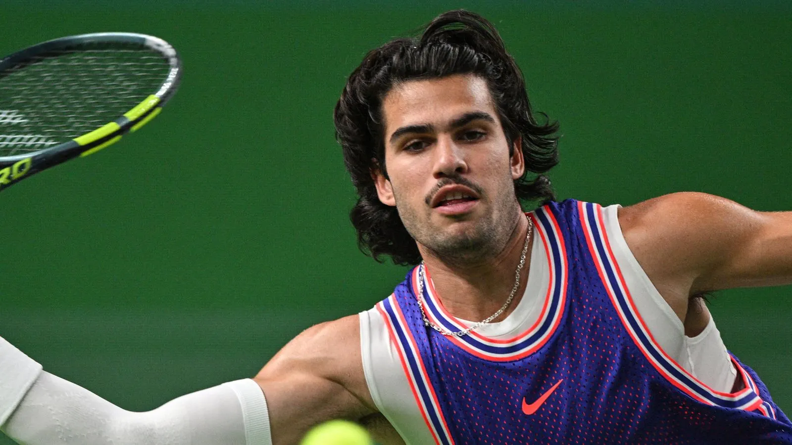 Alcaraz Stunned by Bergs in Shanghai; Zverev Claims Year-End No. 1