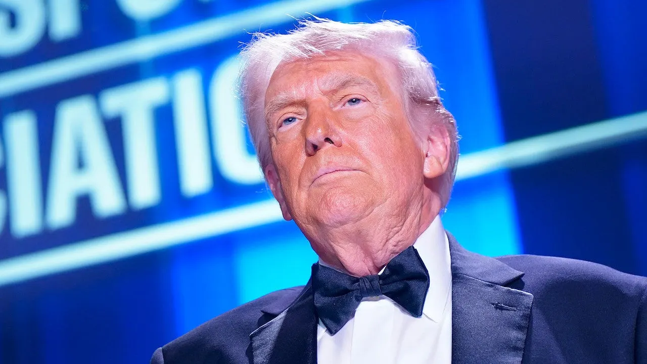 Anderson Cooper Gets a Backhanded Compliment From Trump at WHCA Dinner