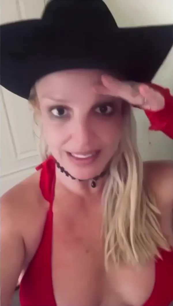 Britney Spears Warns Fans After Botox Left Her Eye Drooping for Weeks