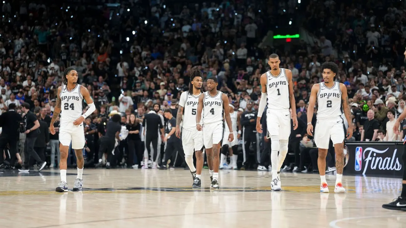 De'Aaron Fox Headlines Bold 3-Guard Lineup for Spurs' Season Opener