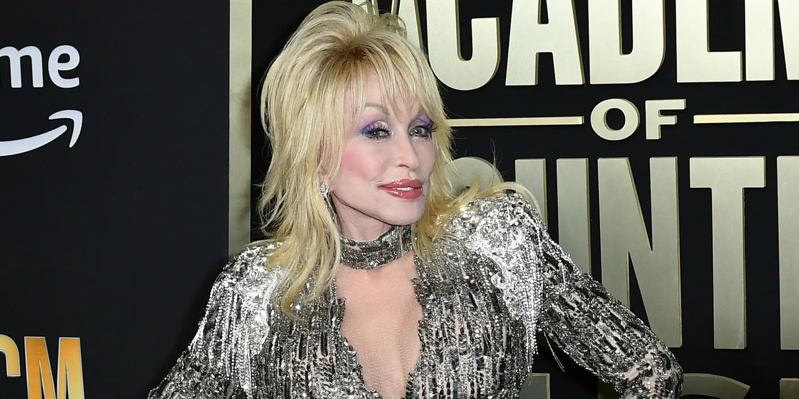 Dolly Parton’s Classic Film Surges in Popularity Amid Tribute Waves