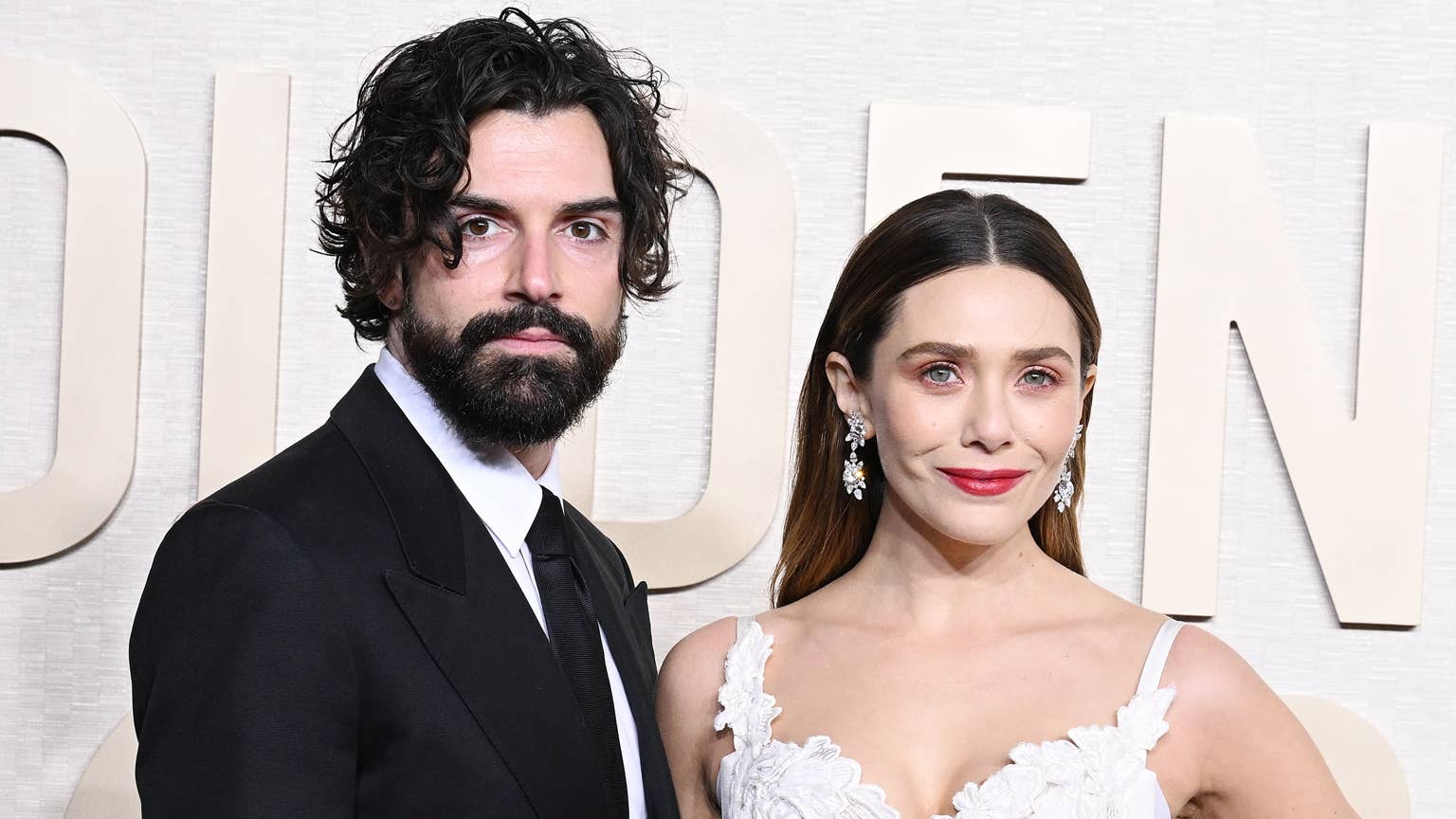 Elizabeth Olsen Expecting First Child With Husband Robbie Arnett