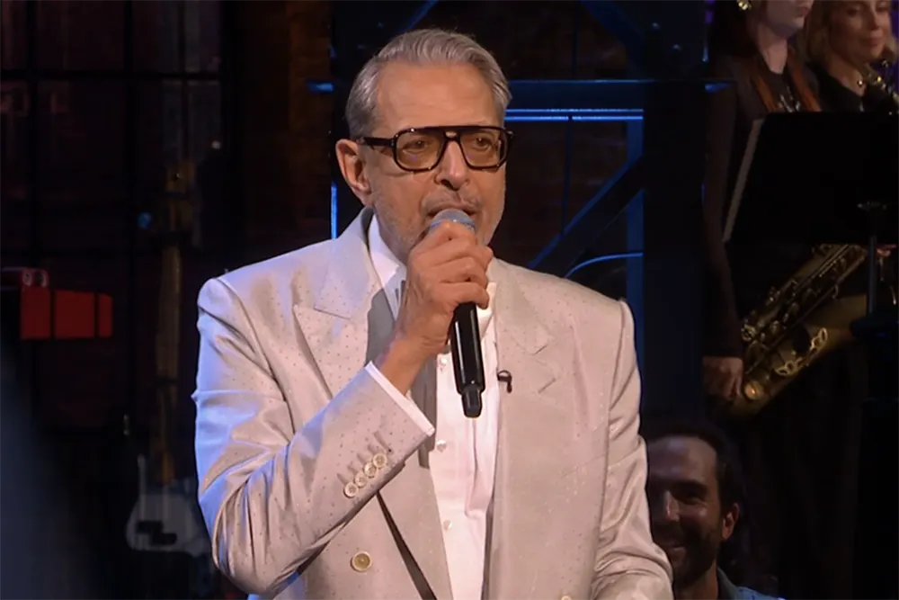 Jeff Goldblum Opens SNL U.K. Season 2 With a Charming Jazz Number
