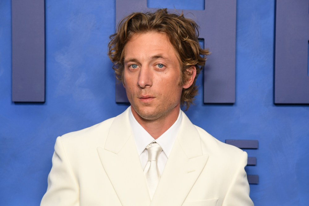 Jeremy Allen White Backs UK Kids' Social Media Ban at 'Bear' Finale