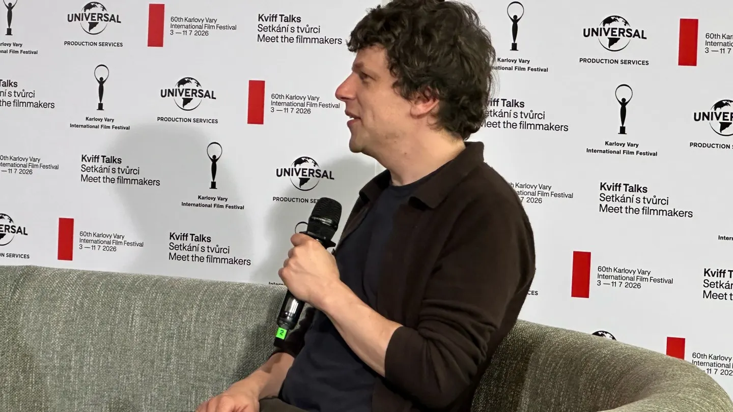 Jesse Eisenberg Says He No Longer Wants to Be Linked to Zuckerberg