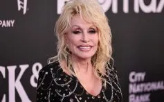 Kacey Musgraves Honors Dolly Parton With Tearful Boston Tribute