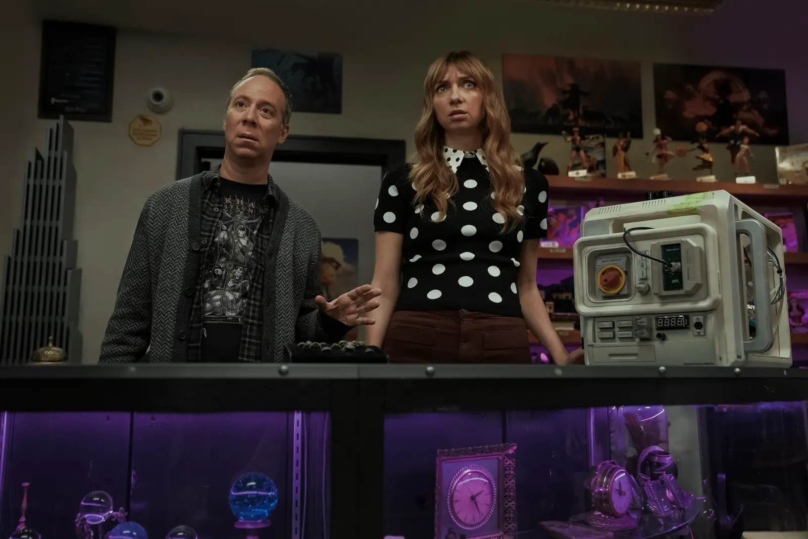 Kaley Cuoco Surprises as Alternate Penny in 'Stuart Fails to Save the Universe'