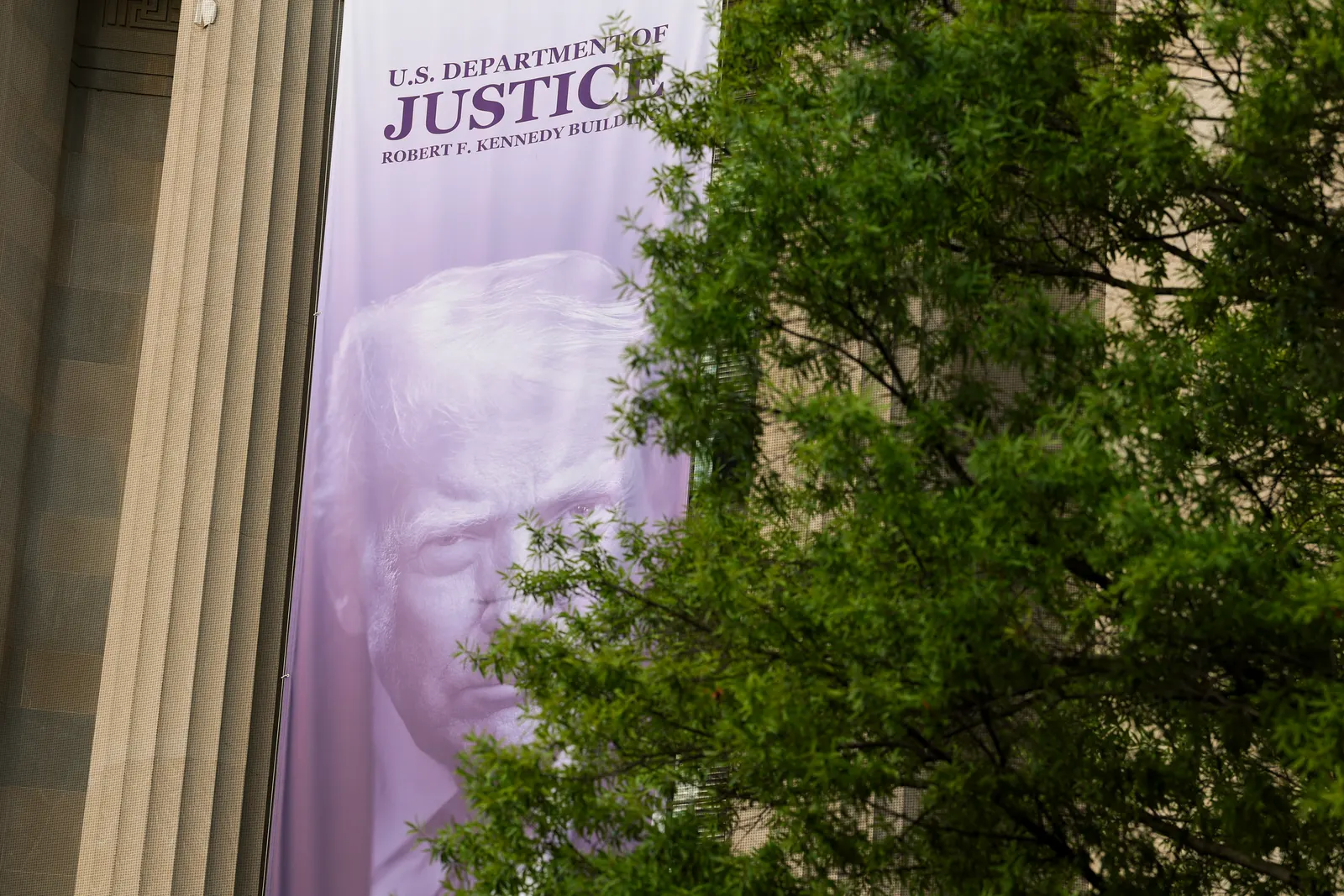 Legal Experts Skeptical of DOJ's Case Against Networks In Trump Probe