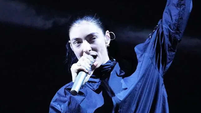 Lorde Shuts Down Lollapalooza for Fan Safety Amid Stifling Heat