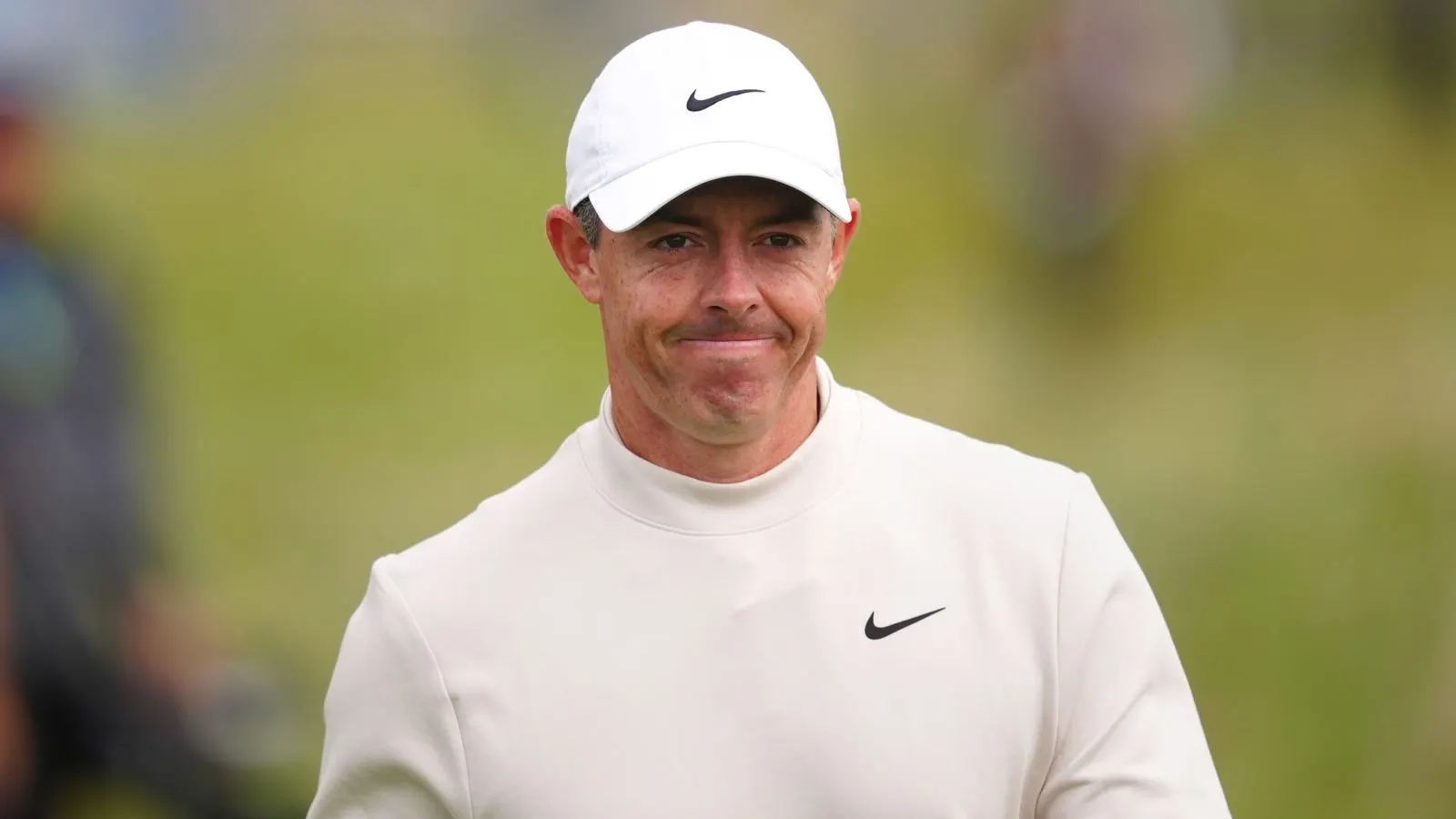 McIlroy Hangs Tough at Irish Open, Four Back After Brutal Round One