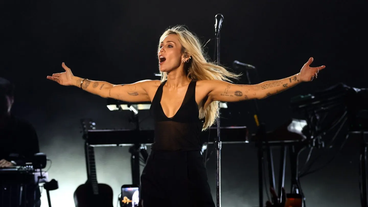 Miley Cyrus Returns with Emotional Hollywood Bowl Performance