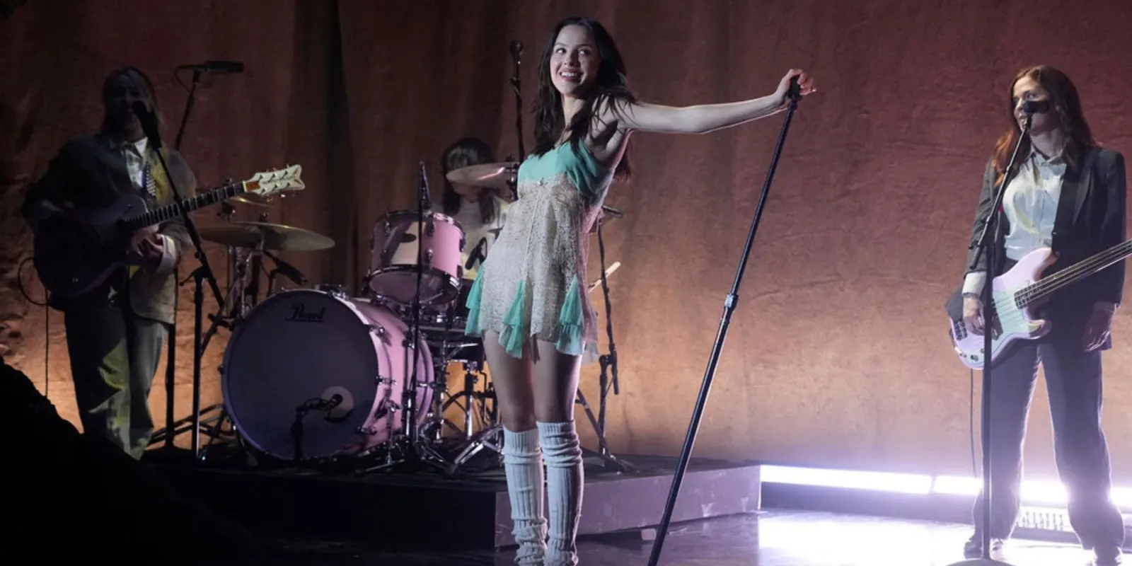 Olivia Rodrigo: A Powerhouse Shattering Records in Music