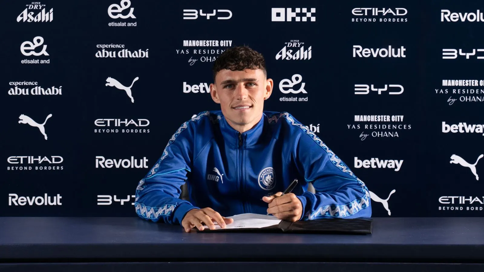 Phil Foden Extends Stay at Manchester City Until 2030