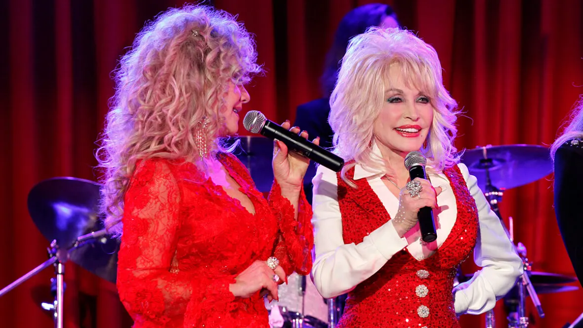 Stella Parton Reflects on Dolly's Final Moments and Legacy