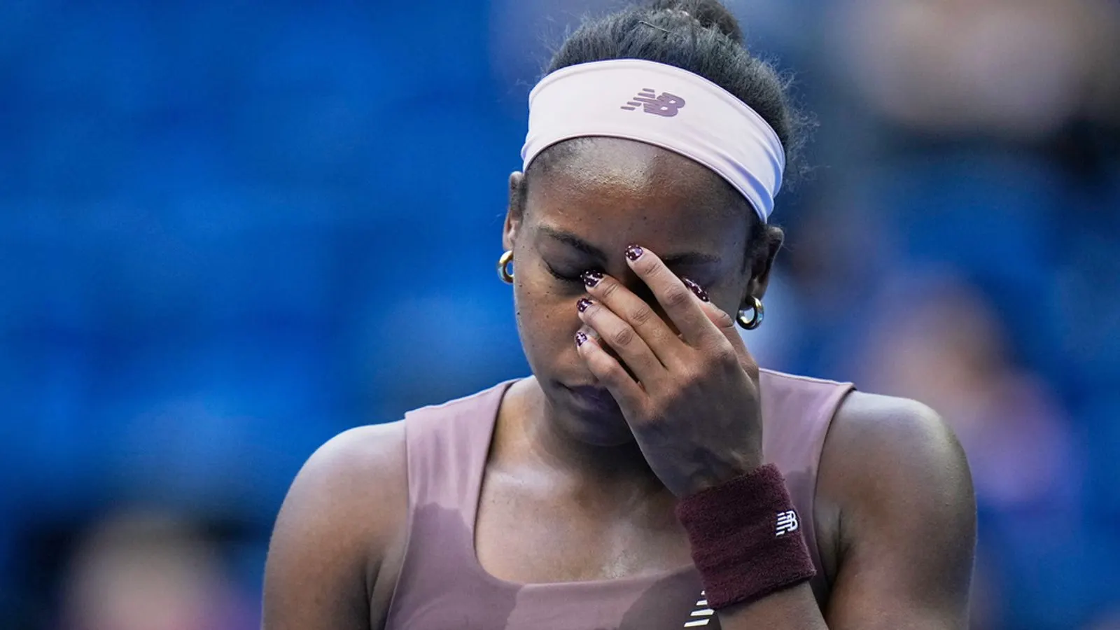 Swiatek Cruises to Beijing QF as Gauff Exits Drained by Racist Abuse