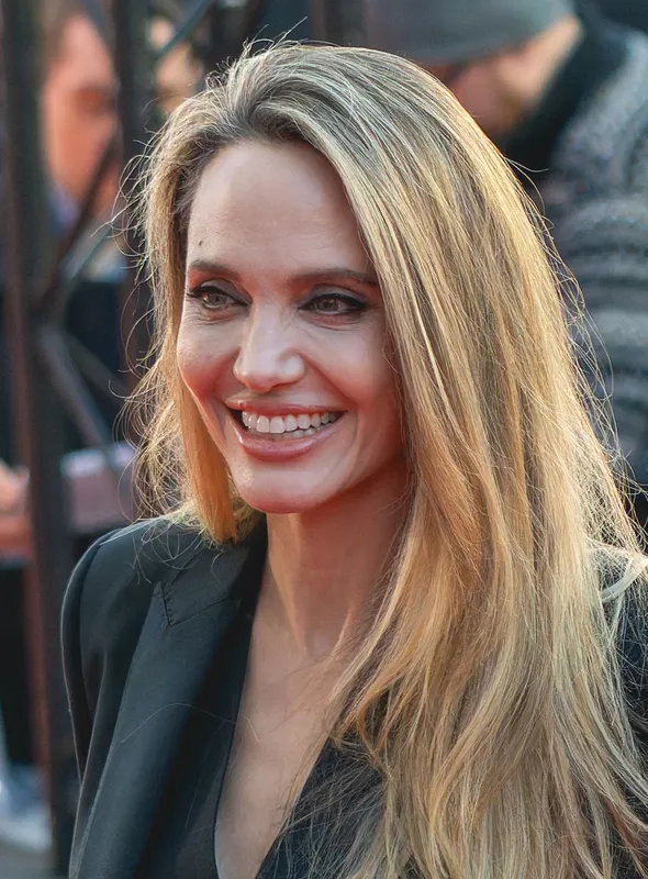 Angelina Jolie — photo 3