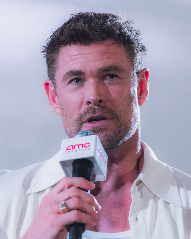 Chris Hemsworth — photo 1