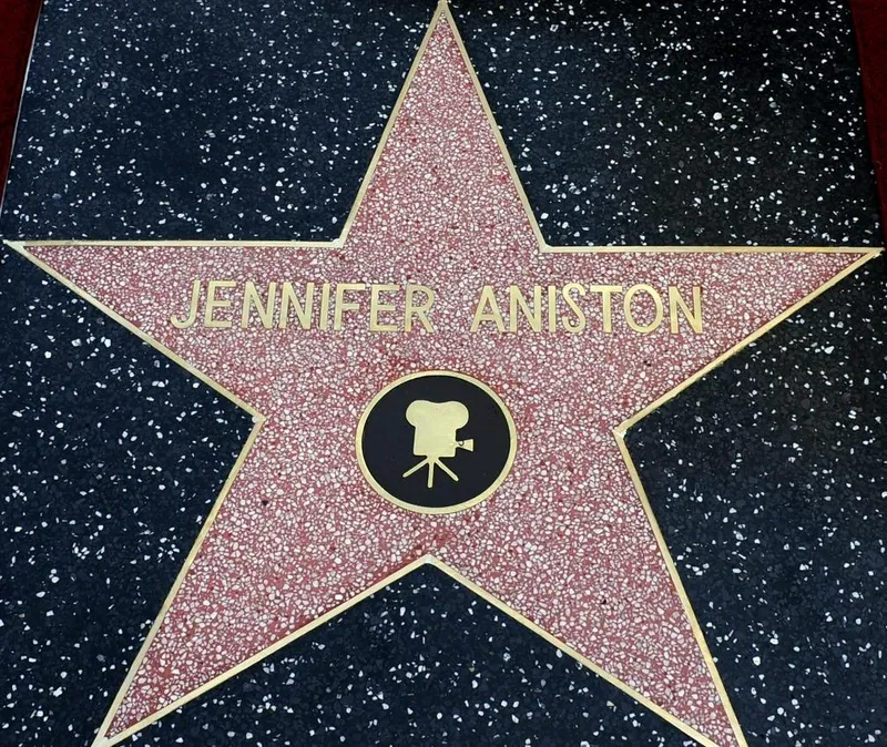 Jennifer Aniston — photo 2