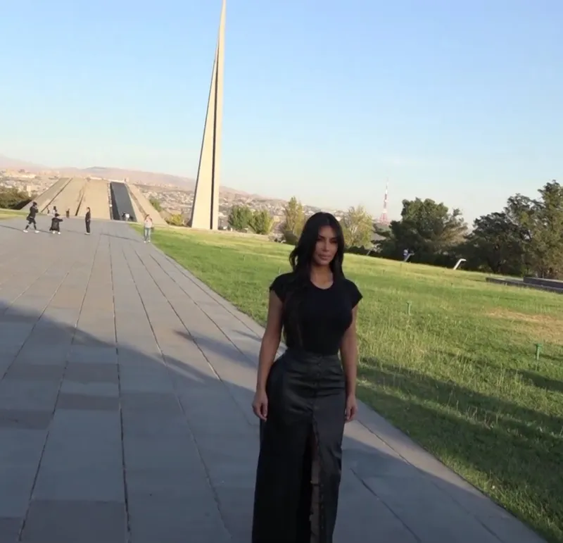Kim Kardashian — photo 2