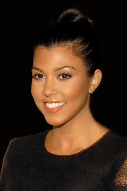 Kourtney Kardashian — photo 1