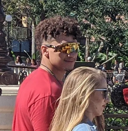 Patrick Mahomes — photo 1