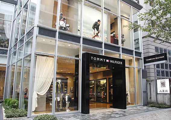 Tommy Hilfiger — photo 1