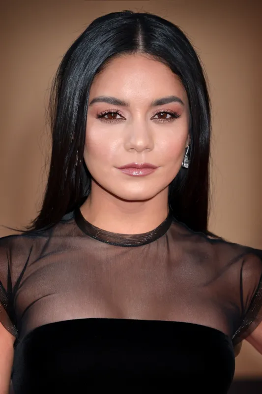 Vanessa Hudgens — photo 1