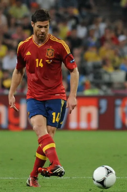 Xabi Alonso — photo 1